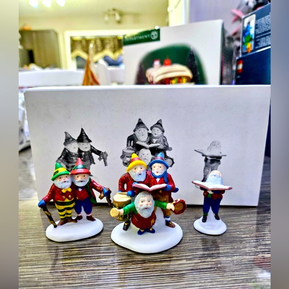 Department 56 Sing A Song For Santa - Picture 1 of 4